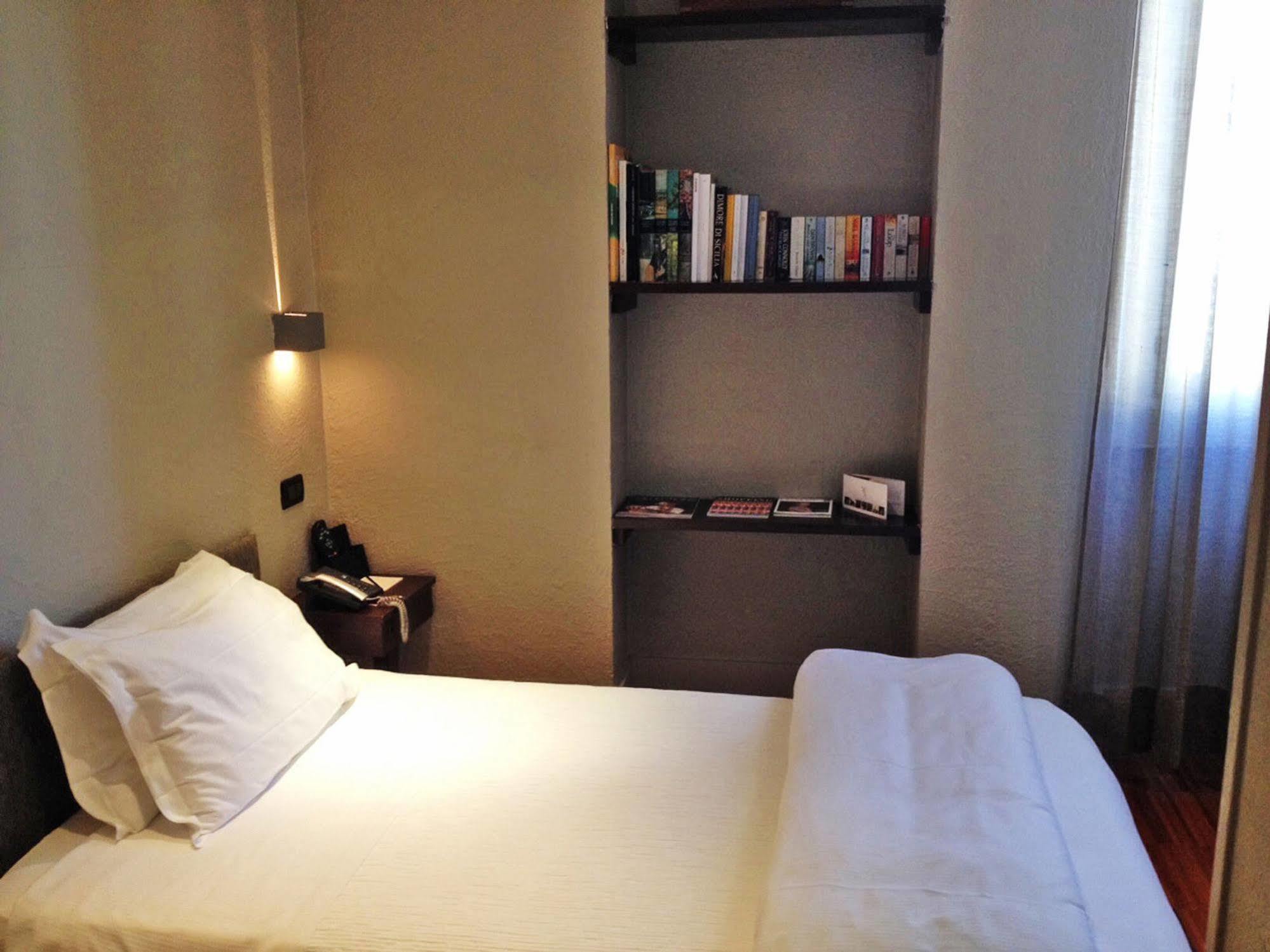 Townhouse 12 Hotel Milan Exterior photo