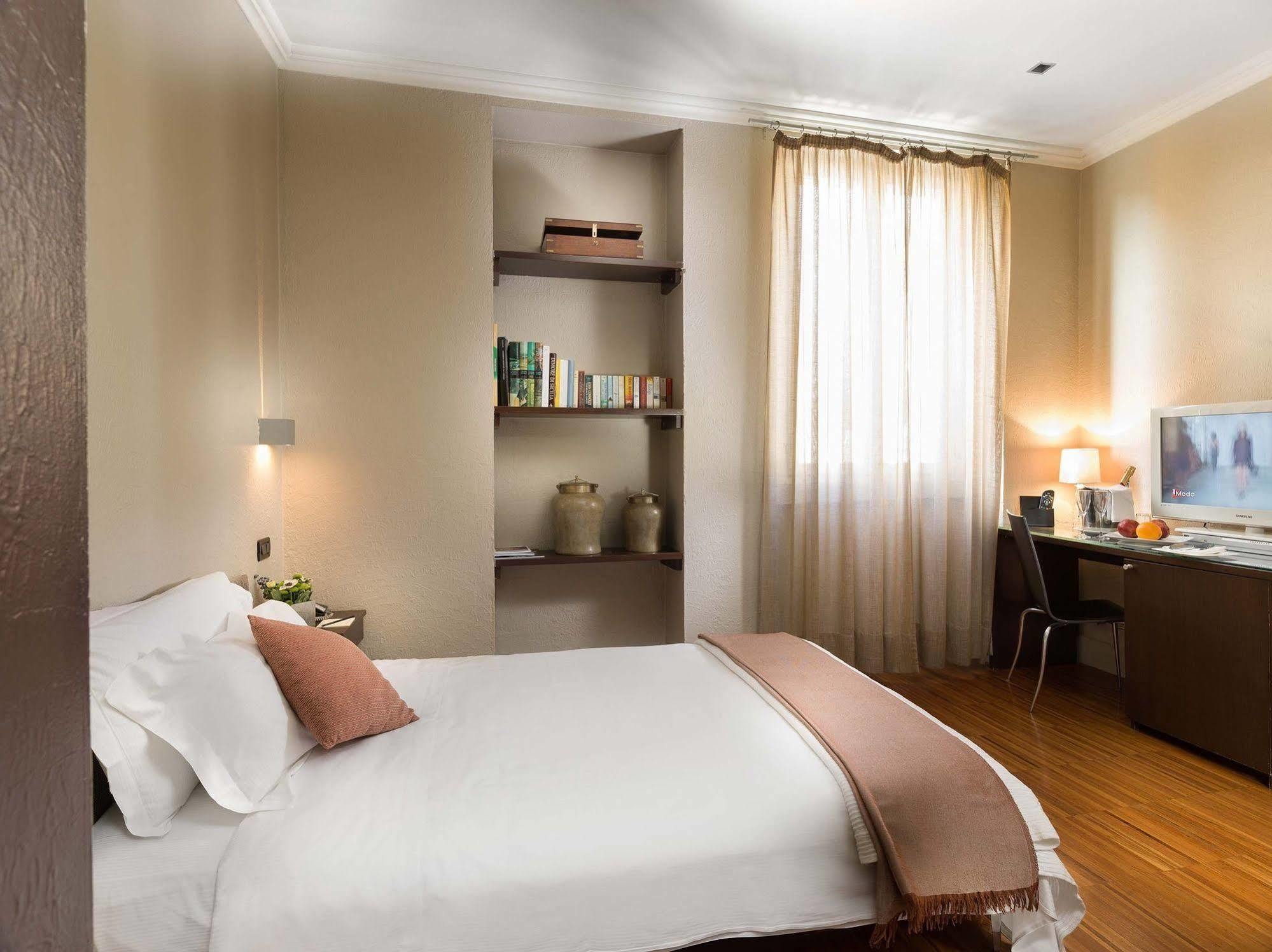 Townhouse 12 Hotel Milan Exterior photo